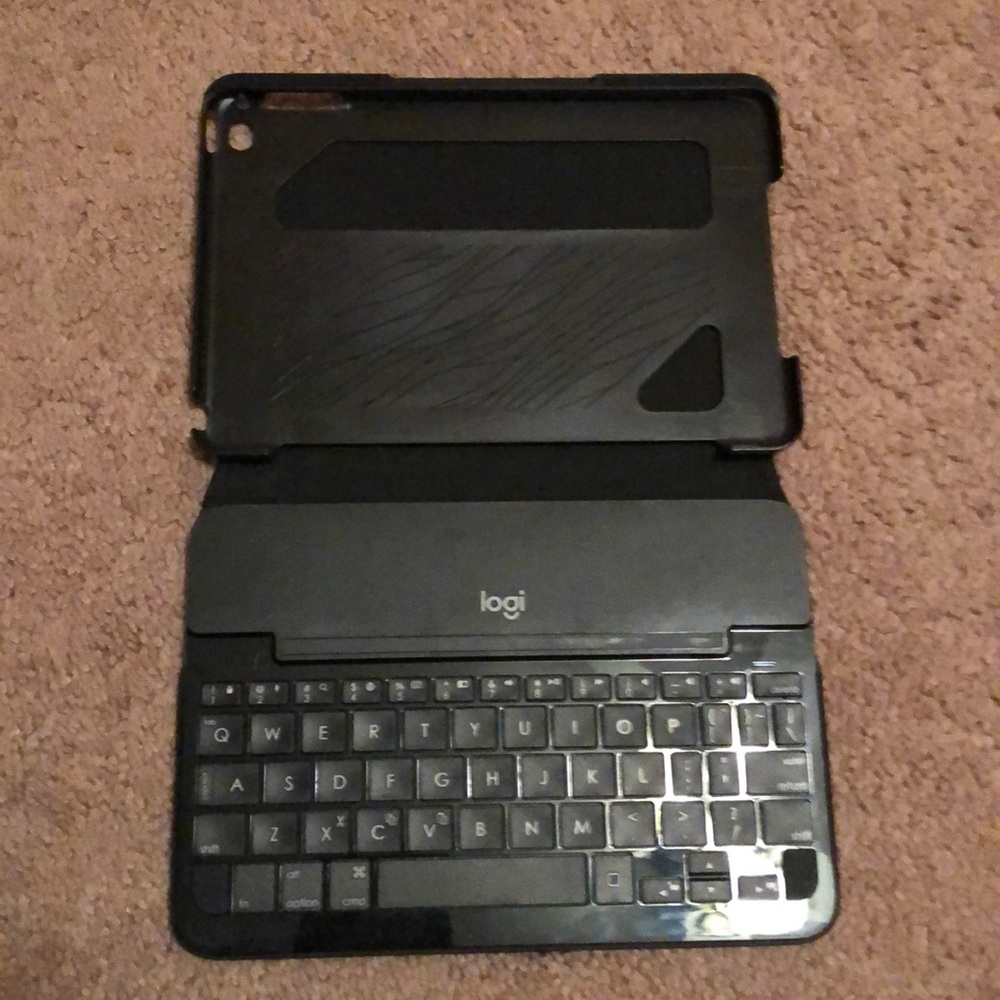 iPad mini black Logitech keyboard